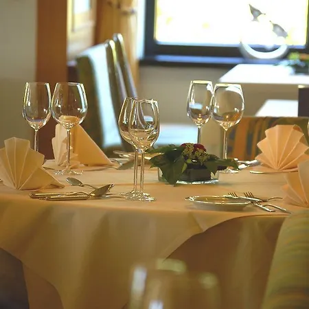 海德克劳派克酒店 4*