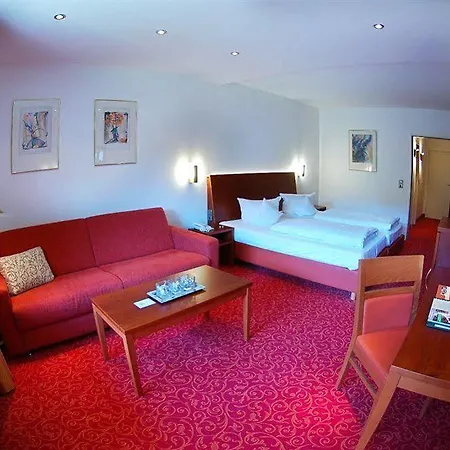 海德克劳派克酒店 4*